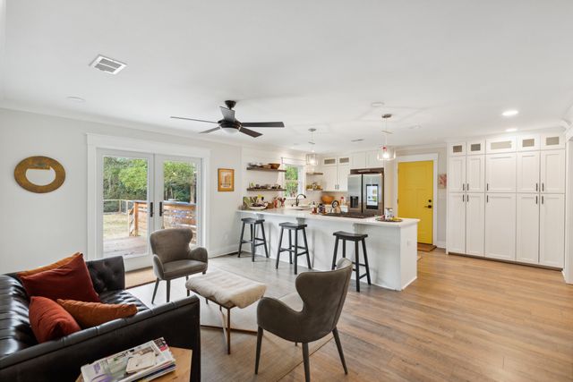 31 Farmfield Avenue, Charleston, SC 29407