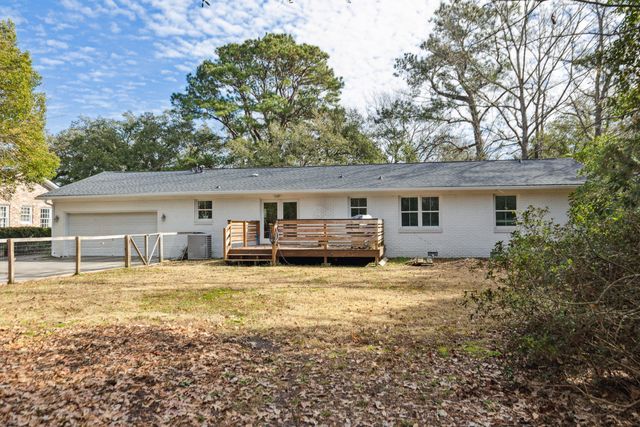 31 Farmfield Avenue, Charleston, SC 29407