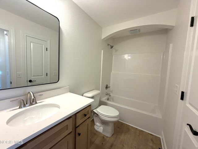 5032 Easton Drive, Oregon, OH 43616