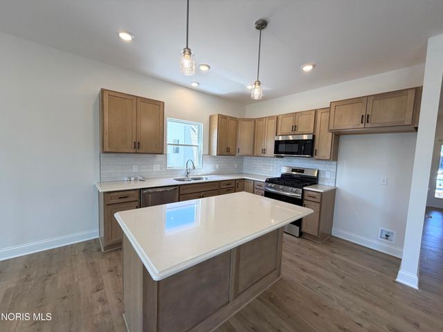 5032 Easton Drive, Oregon, OH 43616