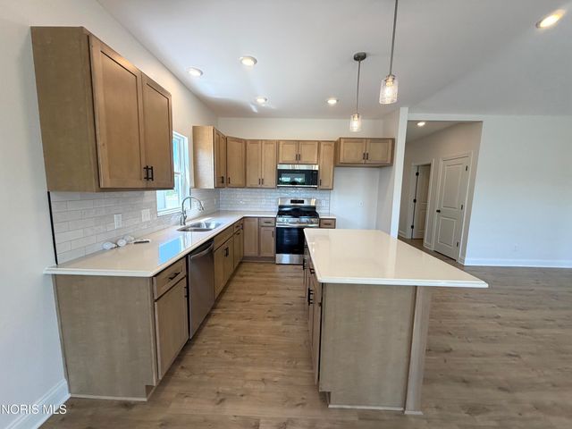 5032 Easton Drive, Oregon, OH 43616