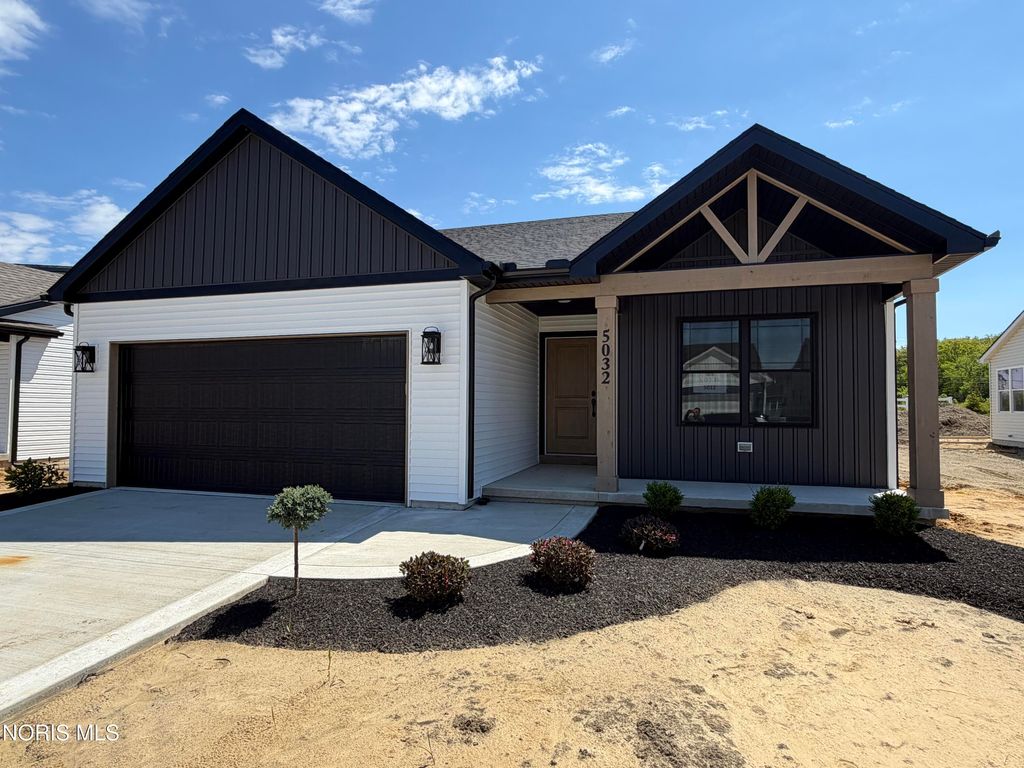 5032 Easton Drive, Oregon, OH 43616