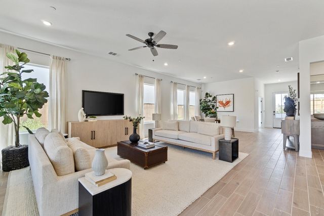 856 Traverse Drive S, Madera, CA 93636