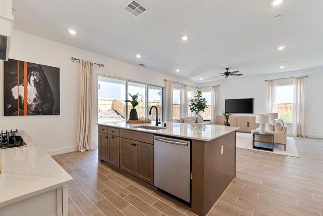 856 Traverse Drive S, Madera, CA 93636