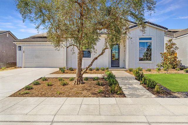 856 Traverse Drive S, Madera, CA 93636