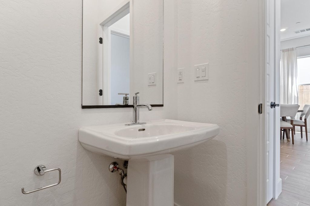 Image 11 of property listing at 856 Traverse Drive S, Madera, CA 93636