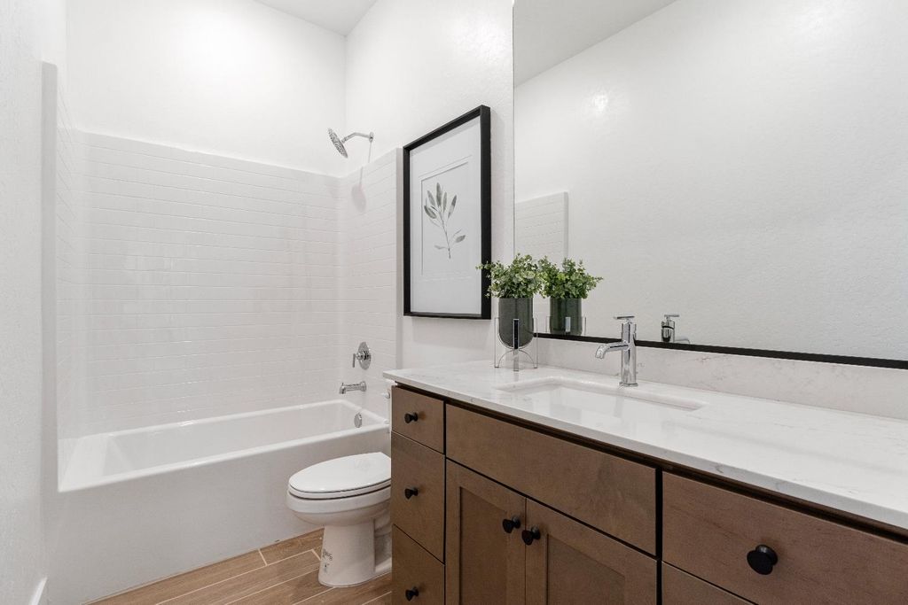 Image 27 of property listing at 856 Traverse Drive S, Madera, CA 93636