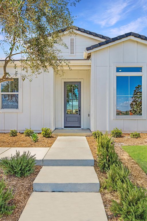 Image 4 of property listing at 856 Traverse Drive S, Madera, CA 93636