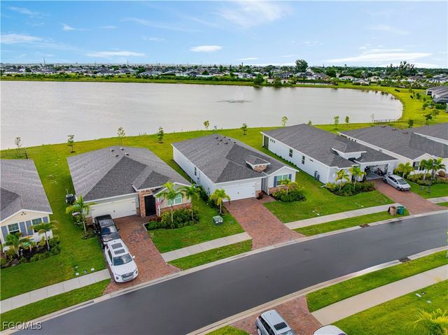 879 Stonewater Lake TER, Cape Coral, FL 33993