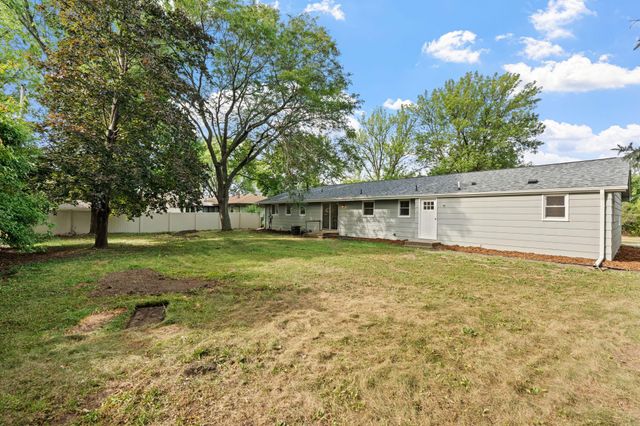 9068 Rice Lake Road, Maple Grove, MN 55369