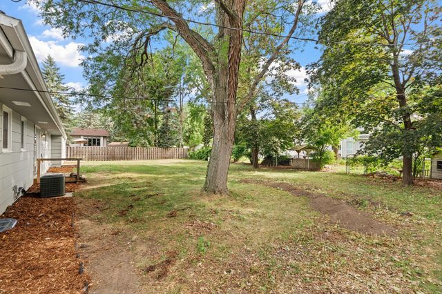 9068 Rice Lake Road, Maple Grove, MN 55369