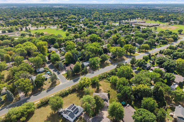 9068 Rice Lake Road, Maple Grove, MN 55369