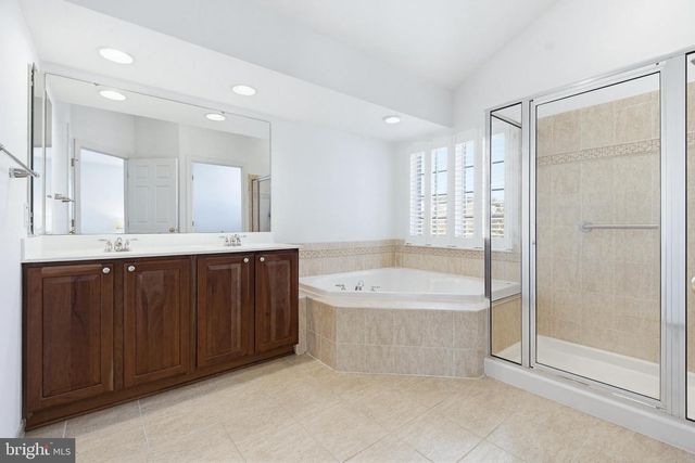 495 LAKEVIEW DR, Spring Grove, PA 17362