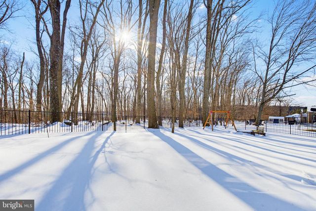 495 LAKEVIEW DR, Spring Grove, PA 17362