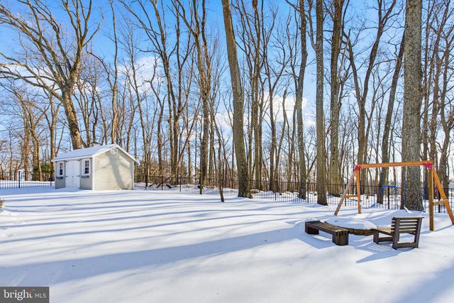 495 LAKEVIEW DR, Spring Grove, PA 17362