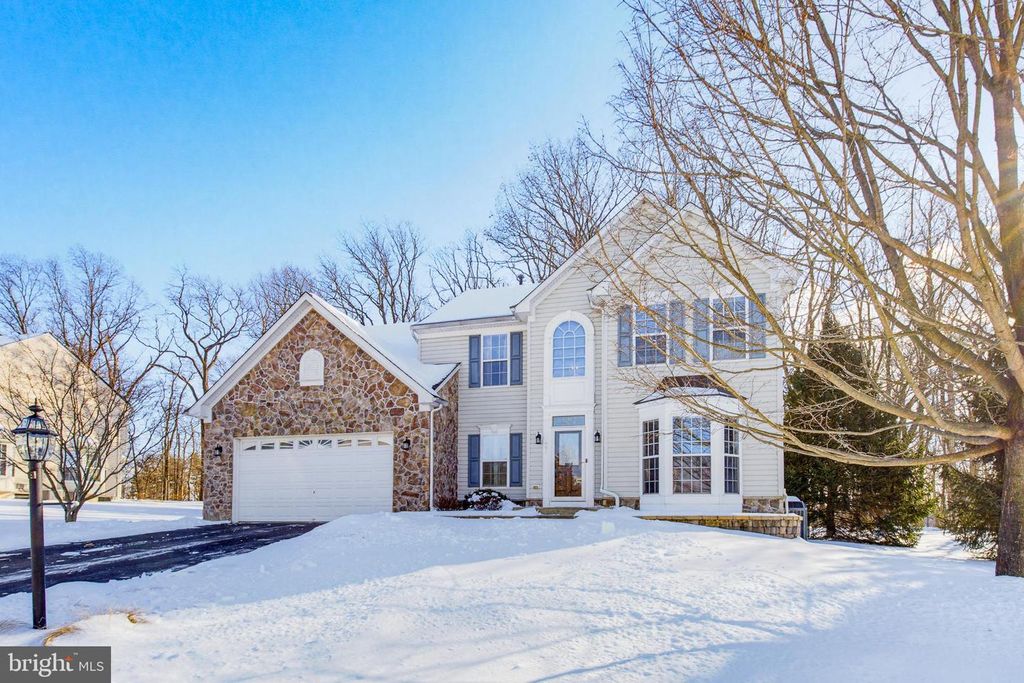 495 LAKEVIEW DR, Spring Grove, PA 17362