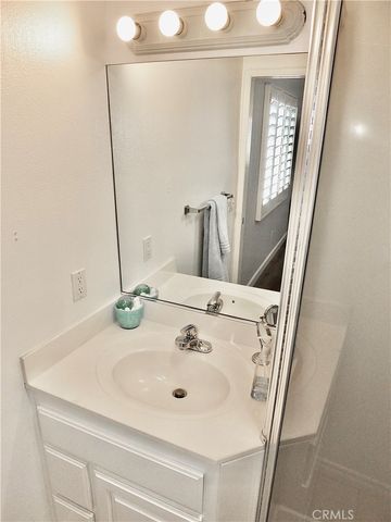 1560 Homewood Road 114-L, Seal Beach, CA 90740