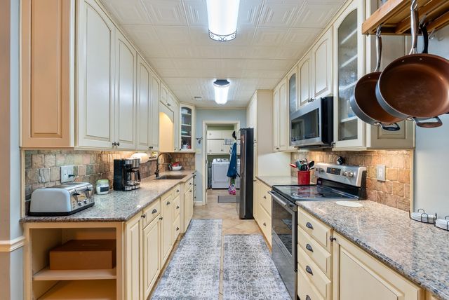 1 Manchester Drive, Conway, AR 72034