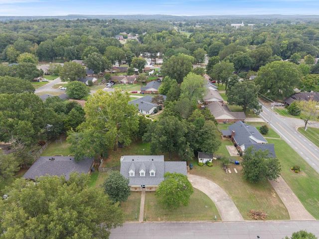 1 Manchester Drive, Conway, AR 72034