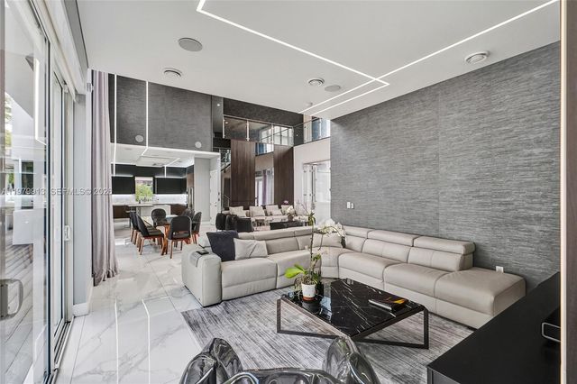 10223 NW 75th Ter ., Doral, FL 33178