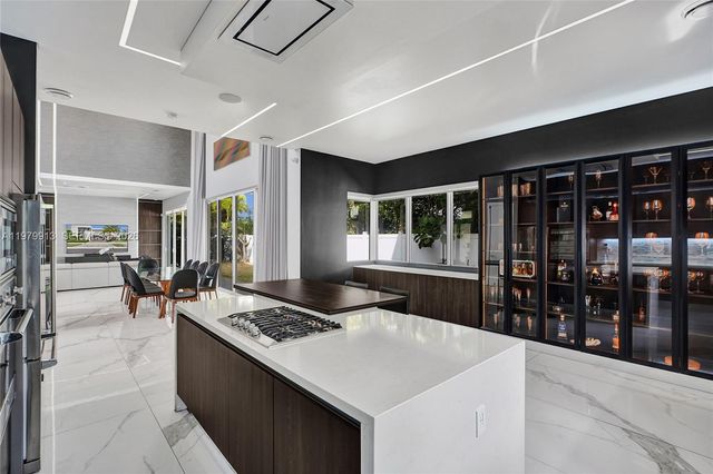 10223 NW 75th Ter ., Doral, FL 33178