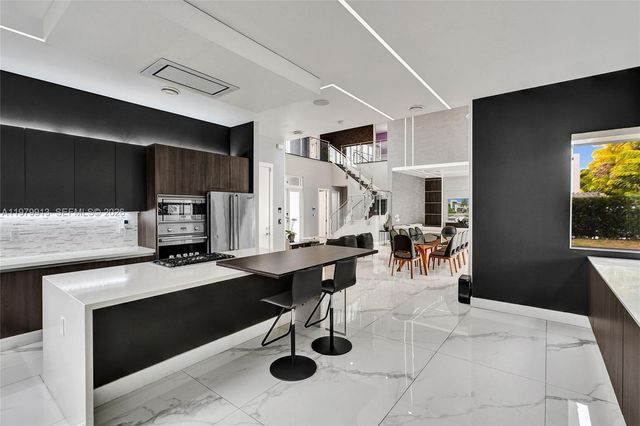 10223 NW 75th Ter ., Doral, FL 33178