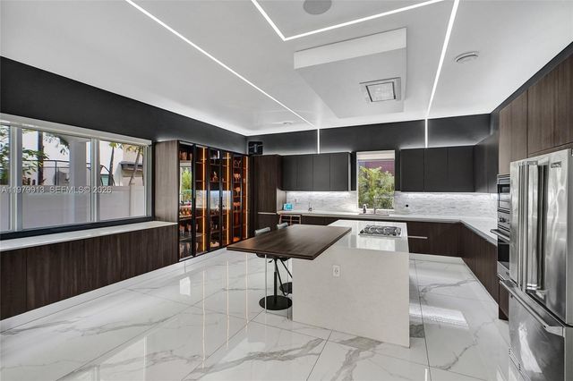 10223 NW 75th Ter ., Doral, FL 33178