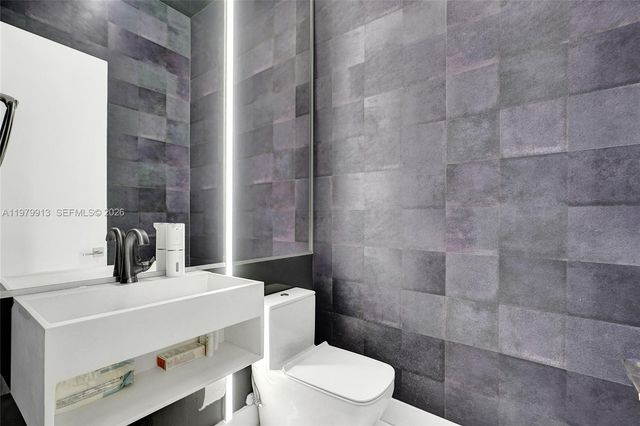 10223 NW 75th Ter ., Doral, FL 33178