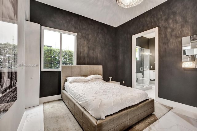 10223 NW 75th Ter ., Doral, FL 33178