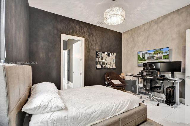 10223 NW 75th Ter ., Doral, FL 33178