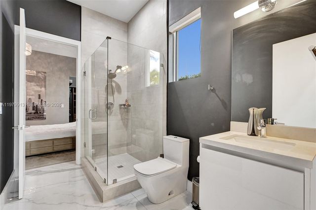 10223 NW 75th Ter ., Doral, FL 33178