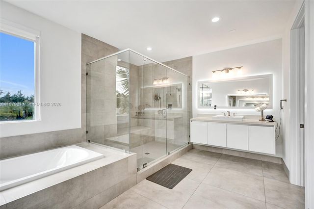 10223 NW 75th Ter ., Doral, FL 33178