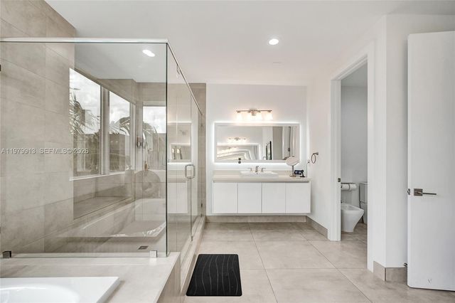 10223 NW 75th Ter ., Doral, FL 33178