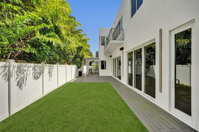 10223 NW 75th Ter ., Doral, FL 33178