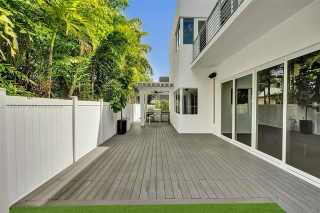 10223 NW 75th Ter ., Doral, FL 33178