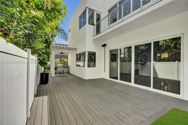 10223 NW 75th Ter ., Doral, FL 33178