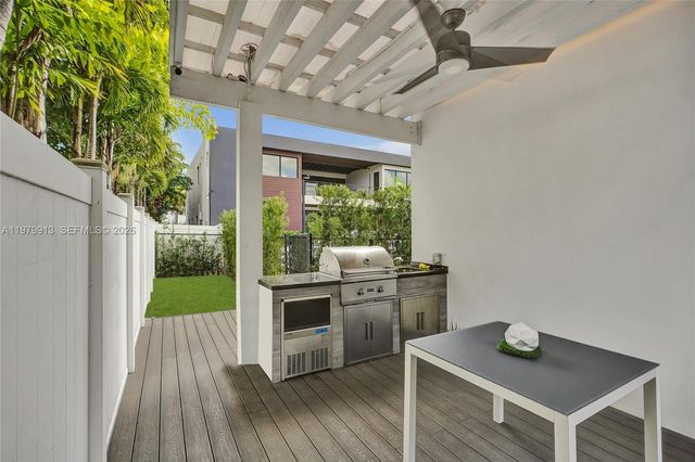 10223 NW 75th Ter ., Doral, FL 33178