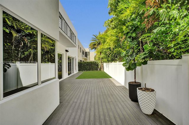 10223 NW 75th Ter ., Doral, FL 33178