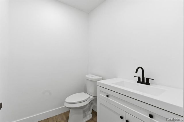 2483 Walce Drive, West Bloomfield, MI 48324