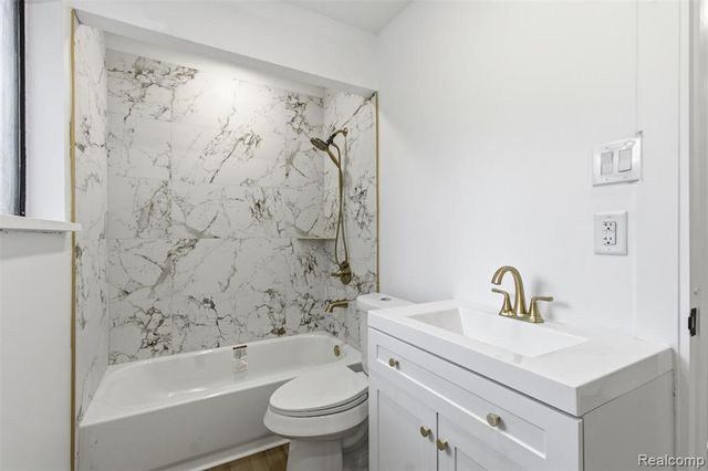 2483 Walce Drive, West Bloomfield, MI 48324