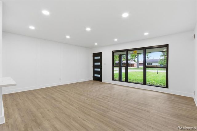 2483 Walce Drive, West Bloomfield, MI 48324