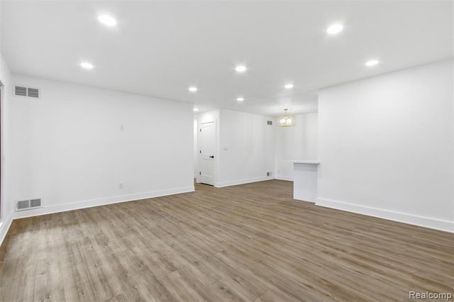 2483 Walce Drive, West Bloomfield, MI 48324