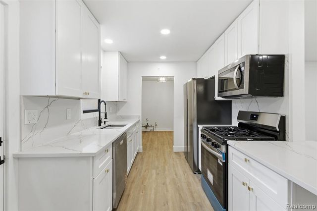 2483 Walce Drive, West Bloomfield, MI 48324
