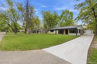 2483 Walce Drive, West Bloomfield, MI 48324