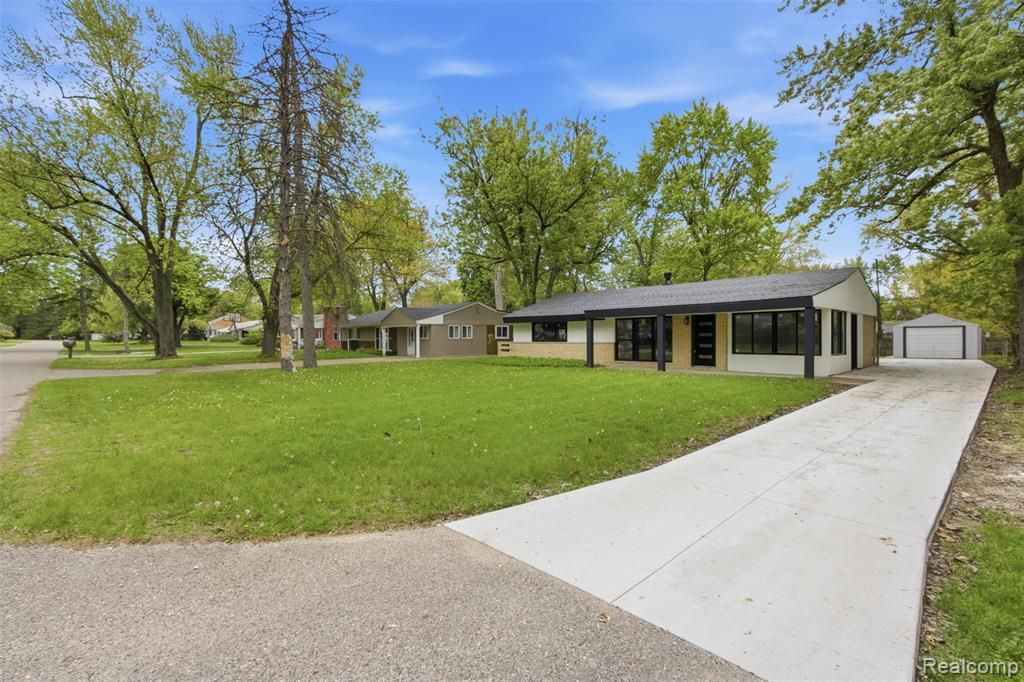 2483 Walce Drive, West Bloomfield, MI 48324