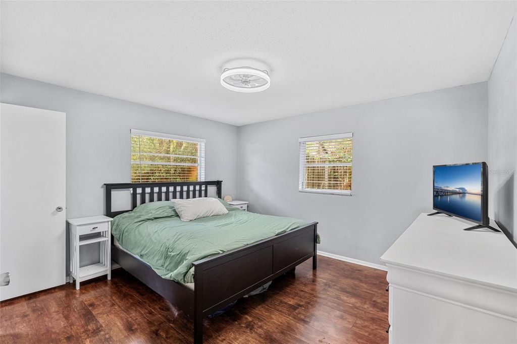 Image 12 of property listing at 2923 CONWAY GARDENS ROAD, Orlando, FL 32806