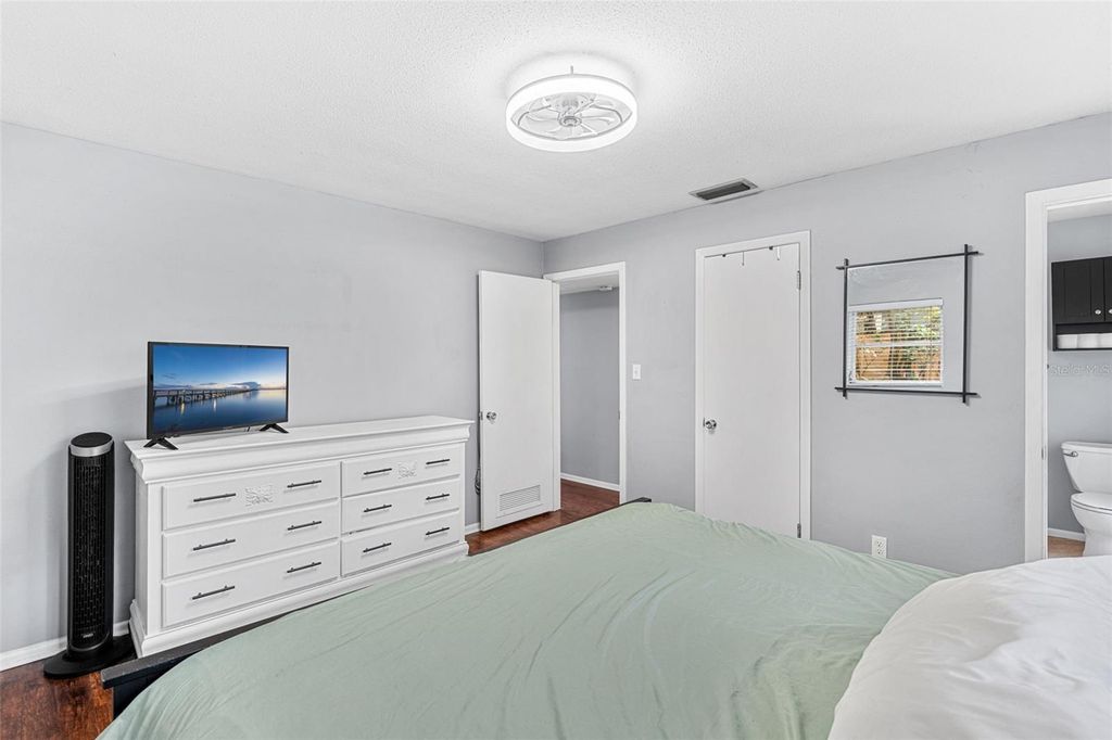 Image 13 of property listing at 2923 CONWAY GARDENS ROAD, Orlando, FL 32806