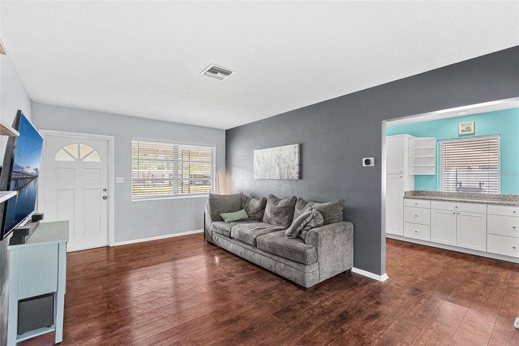 Image 18 of property listing at 2923 CONWAY GARDENS ROAD, Orlando, FL 32806