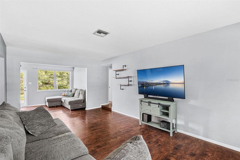 Image 19 of property listing at 2923 CONWAY GARDENS ROAD, Orlando, FL 32806