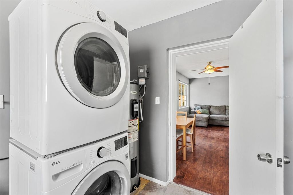 Image 25 of property listing at 2923 CONWAY GARDENS ROAD, Orlando, FL 32806